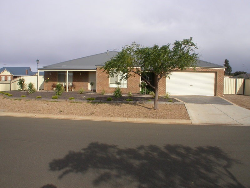 8 Grantleigh Drive, Bacchus Marsh VIC 3340