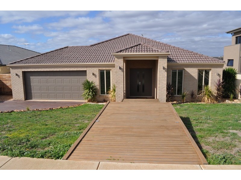 55 Grantleigh Drive, Bacchus Marsh VIC 3340