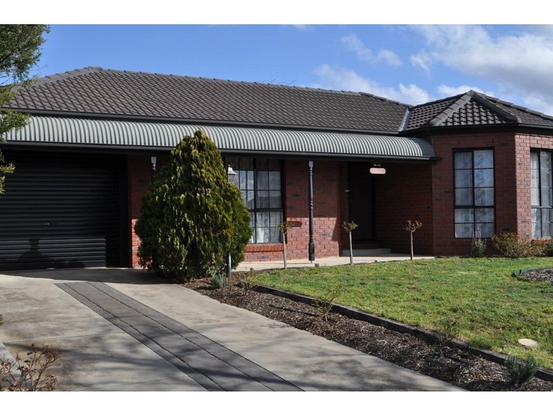 33 Clifton Drive, Bacchus Marsh VIC 3340