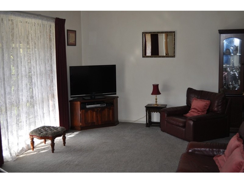 33 Clifton Drive, Bacchus Marsh VIC 3340