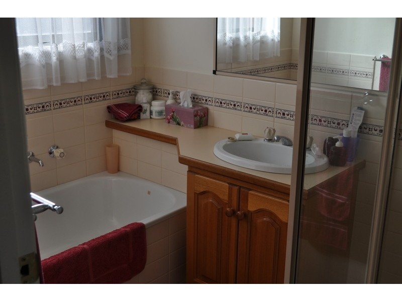 33 Clifton Drive, Bacchus Marsh VIC 3340