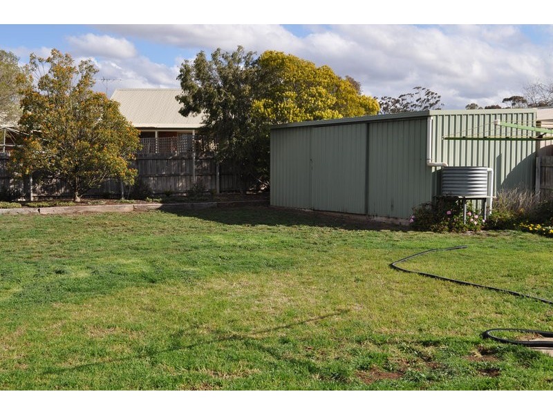 33 Clifton Drive, Bacchus Marsh VIC 3340