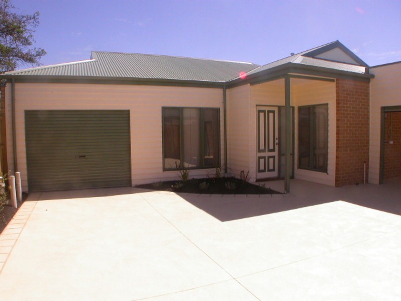 2/74 Dickson Street, Bacchus Marsh VIC 3340