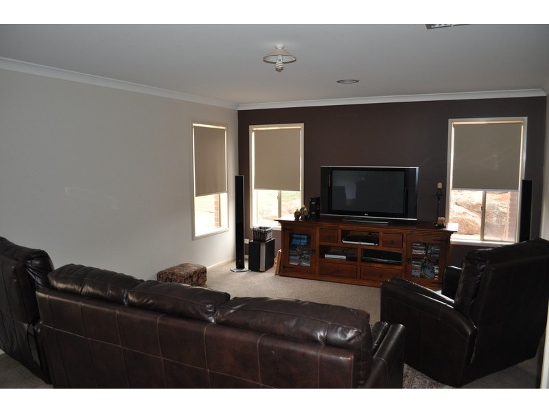 44 Grantleigh Drive, Bacchus Marsh VIC 3340