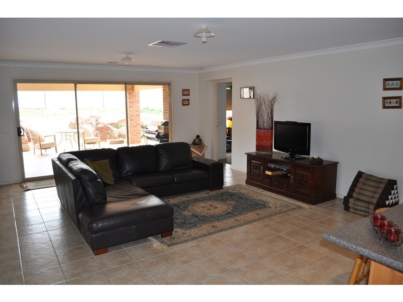 44 Grantleigh Drive, Bacchus Marsh VIC 3340