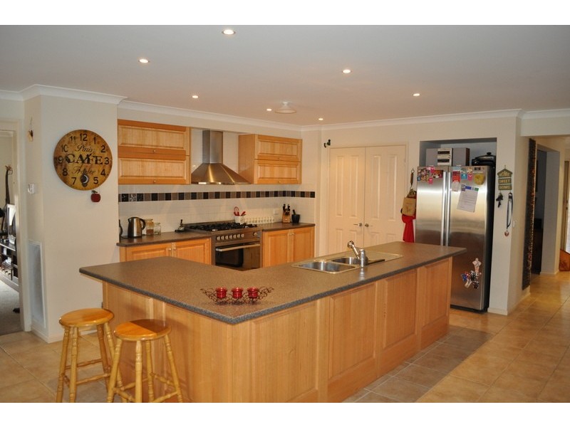 44 Grantleigh Drive, Bacchus Marsh VIC 3340