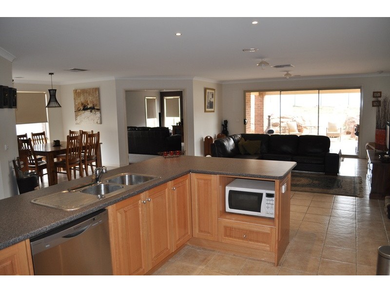 44 Grantleigh Drive, Bacchus Marsh VIC 3340