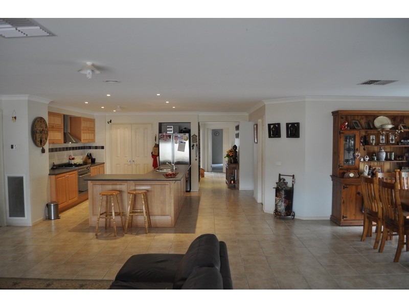 44 Grantleigh Drive, Bacchus Marsh VIC 3340