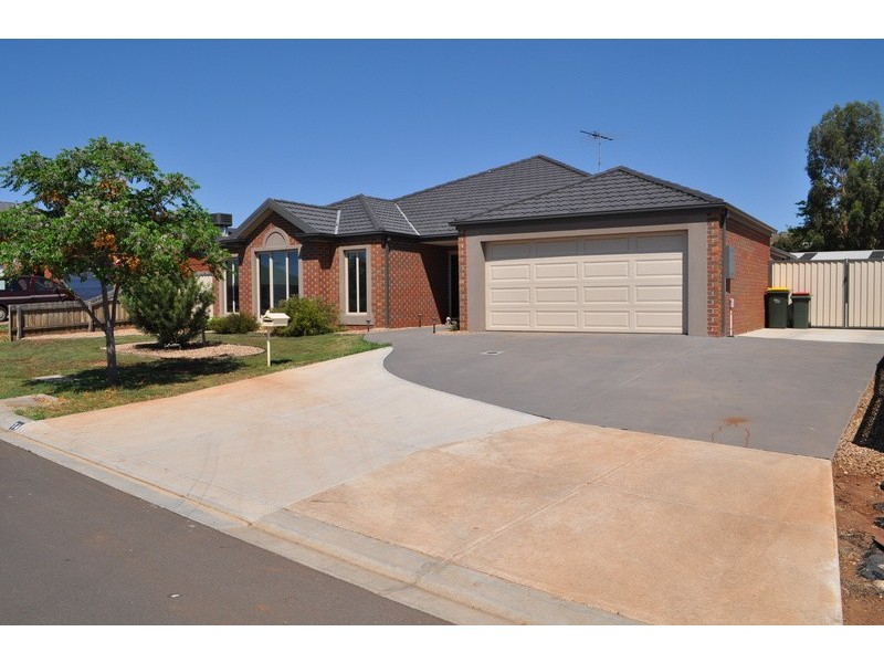 14 Grantleigh Drive, Bacchus Marsh VIC 3340