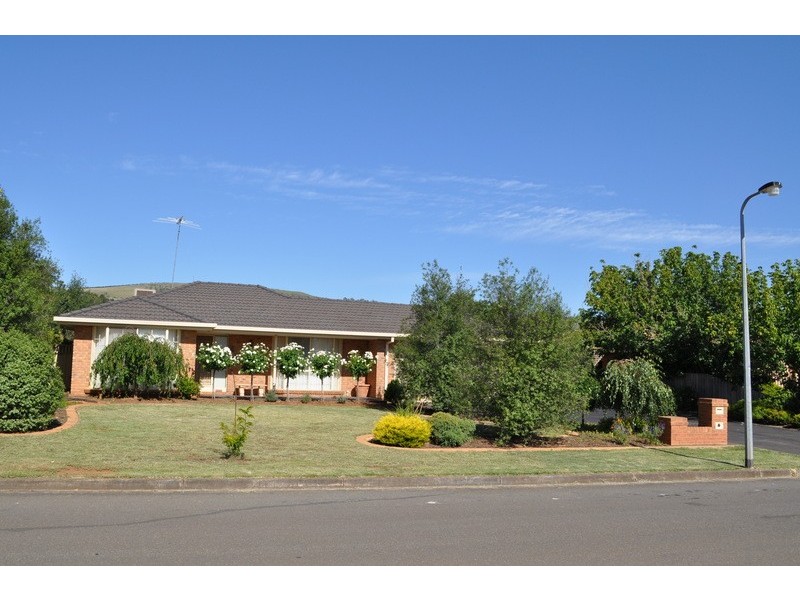 14 Cairns Drive, Bacchus Marsh VIC 3340