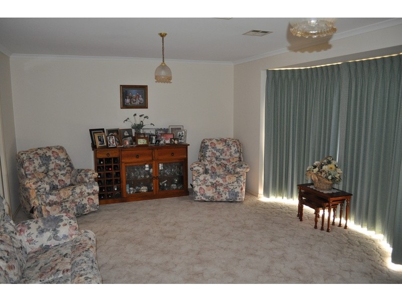 14 Cairns Drive, Bacchus Marsh VIC 3340