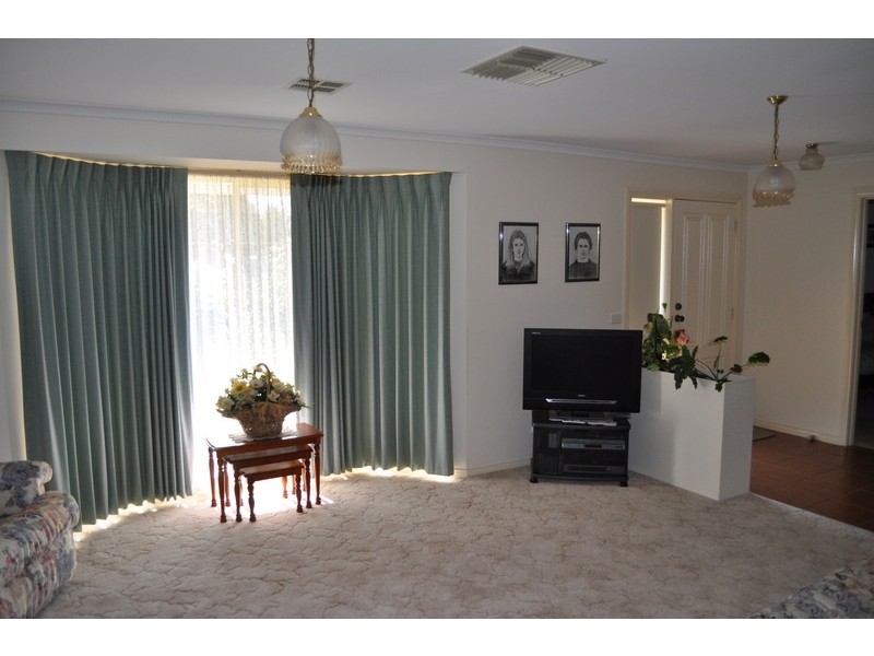 14 Cairns Drive, Bacchus Marsh VIC 3340