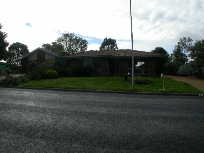 35 Underbank Boulevard, Bacchus Marsh VIC 3340