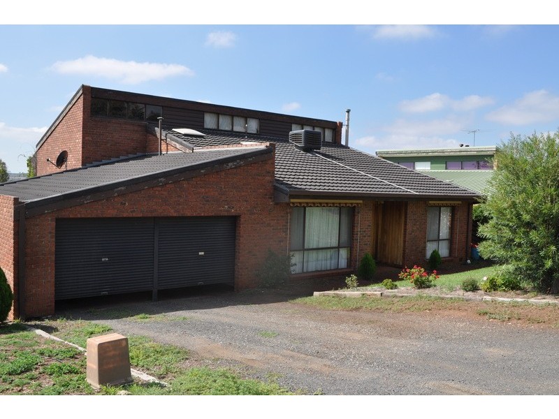 16 Gleneagles Court, Bacchus Marsh VIC 3340