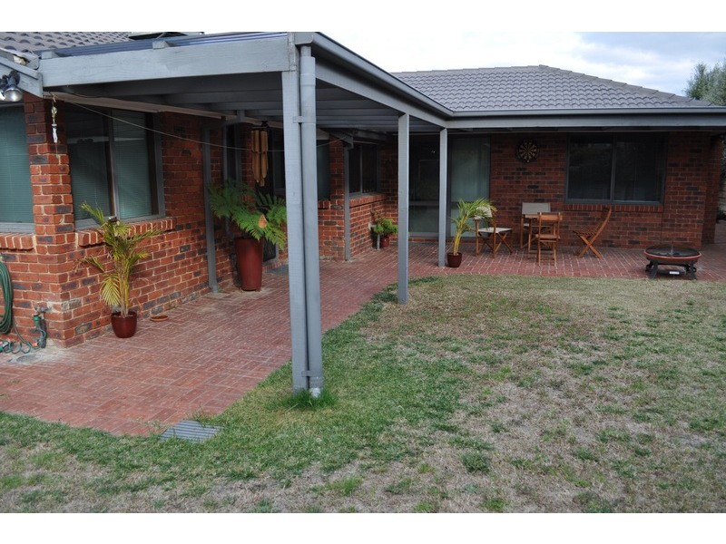 17 McLeod Drive, Bacchus Marsh VIC 3340