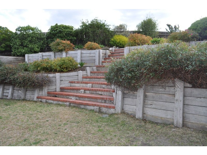 17 McLeod Drive, Bacchus Marsh VIC 3340