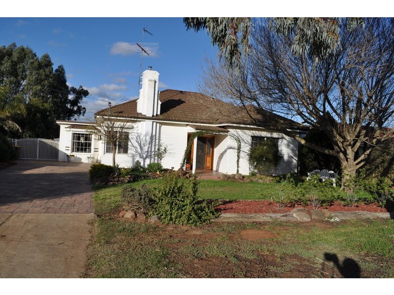 8 Fitzroy Street, Bacchus Marsh VIC 3340