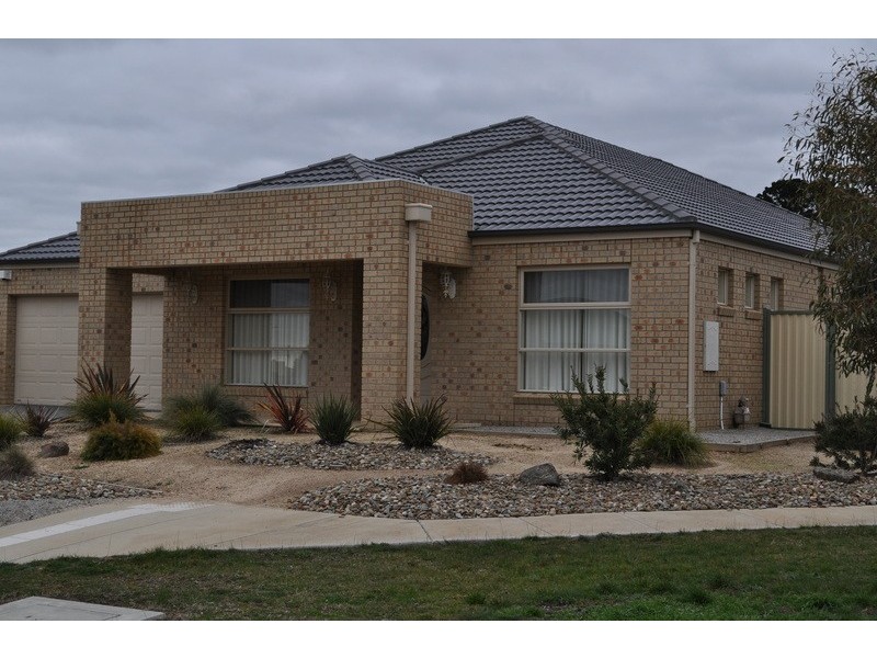 7 Lyon Place, Ballan VIC 3342