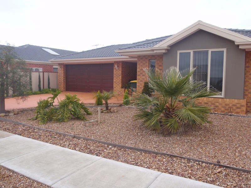 25 Leonard Drive, Bacchus Marsh VIC 3340