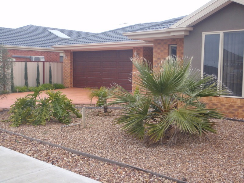 25 Leonard Drive, Bacchus Marsh VIC 3340