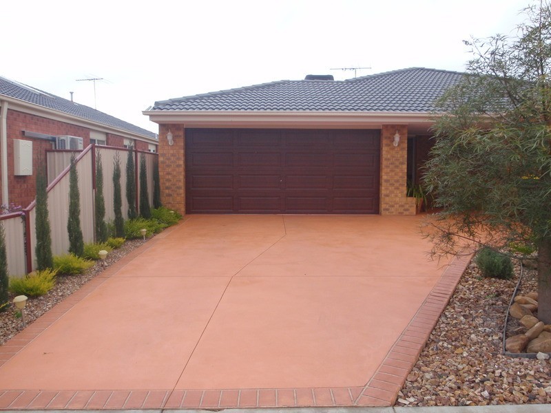 25 Leonard Drive, Bacchus Marsh VIC 3340