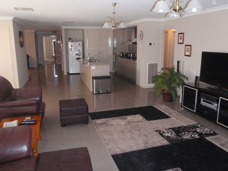 25 Leonard Drive, Bacchus Marsh VIC 3340