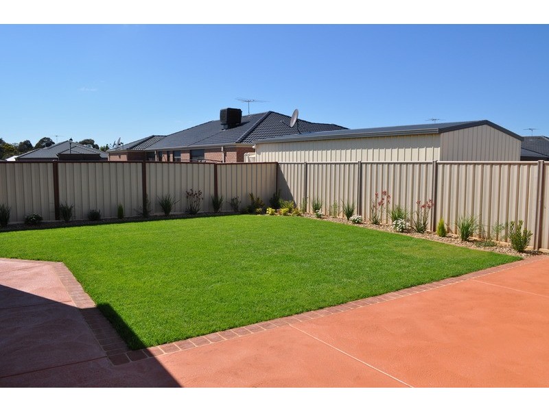 25 Leonard Drive, Bacchus Marsh VIC 3340