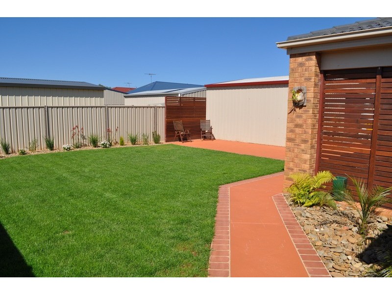 25 Leonard Drive, Bacchus Marsh VIC 3340