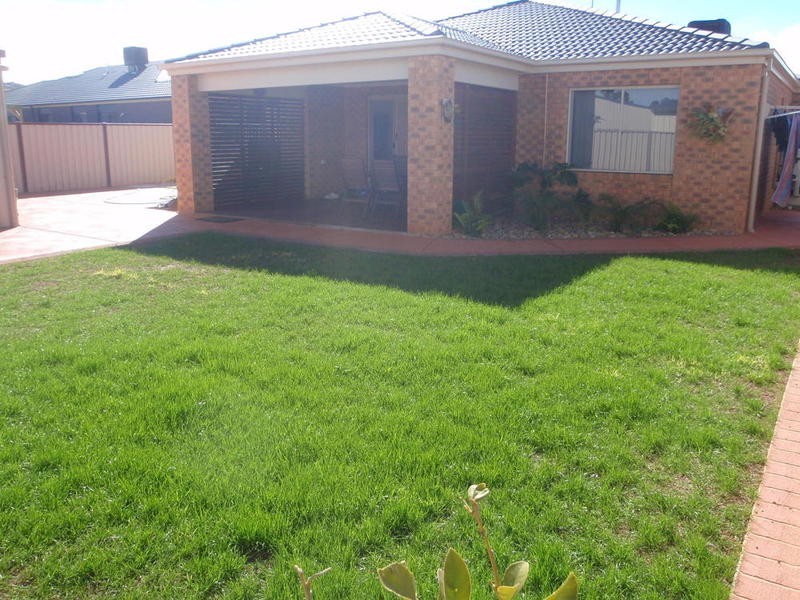 25 Leonard Drive, Bacchus Marsh VIC 3340