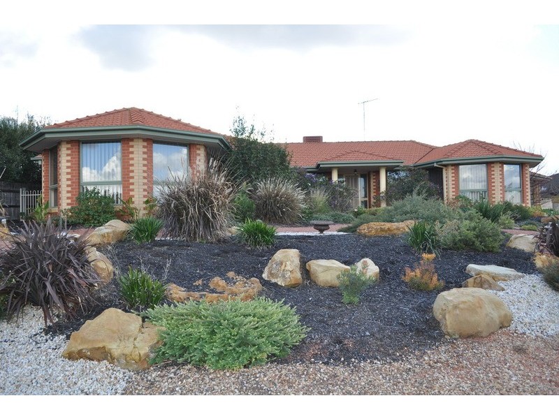 34 Cairns Drive, Bacchus Marsh VIC 3340