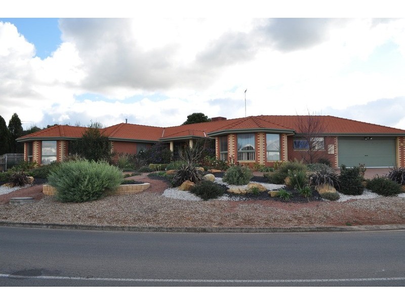 34 Cairns Drive, Bacchus Marsh VIC 3340