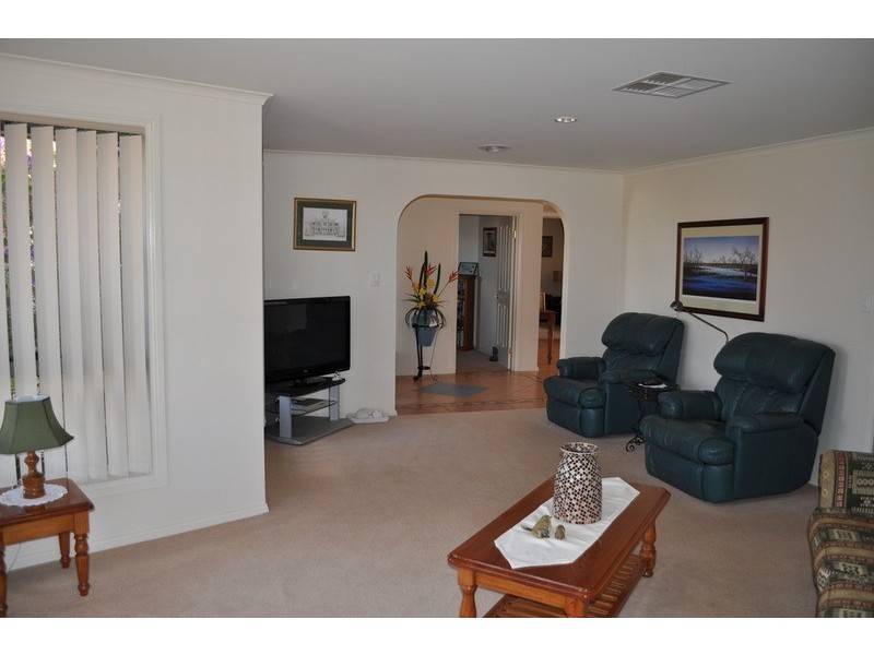 34 Cairns Drive, Bacchus Marsh VIC 3340