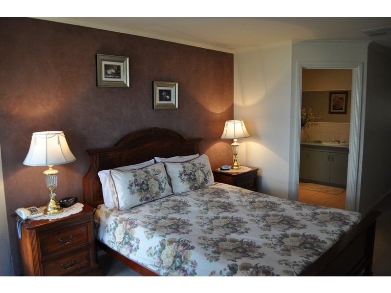 34 Cairns Drive, Bacchus Marsh VIC 3340