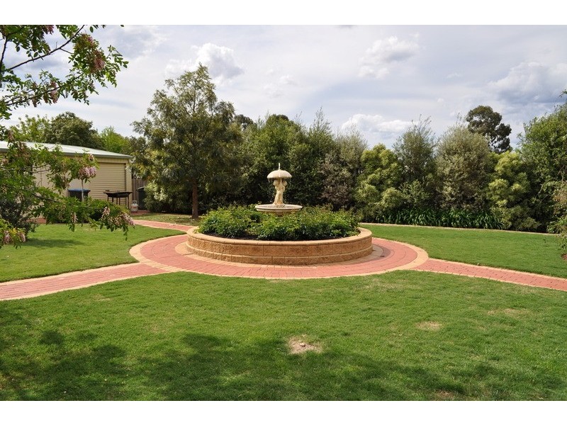 34 Cairns Drive, Bacchus Marsh VIC 3340
