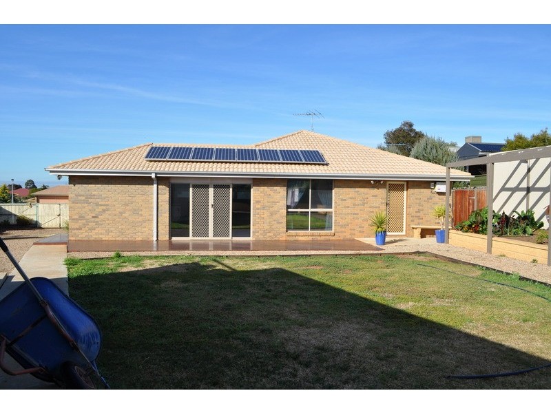 2 Rae Court, Bacchus Marsh VIC 3340