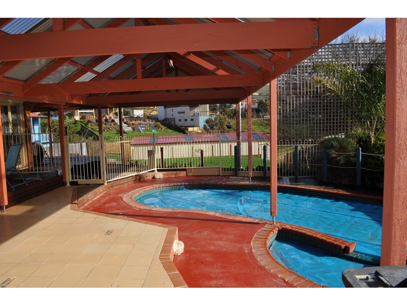 4 St Andrews Way, Bacchus Marsh VIC 3340
