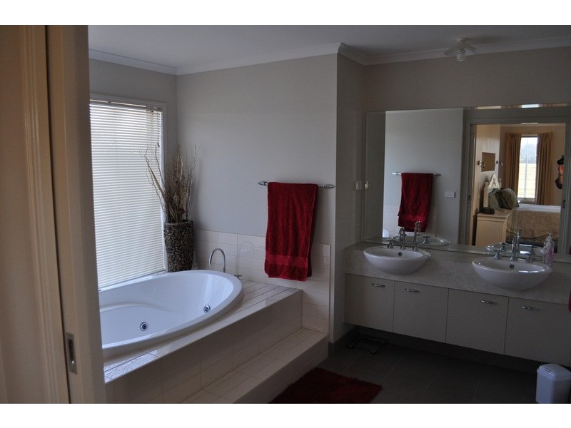 4 Riverbend Drive, Darley VIC 3340