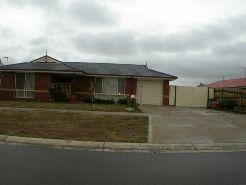 24 McLennan Avenue, Bacchus Marsh VIC 3340