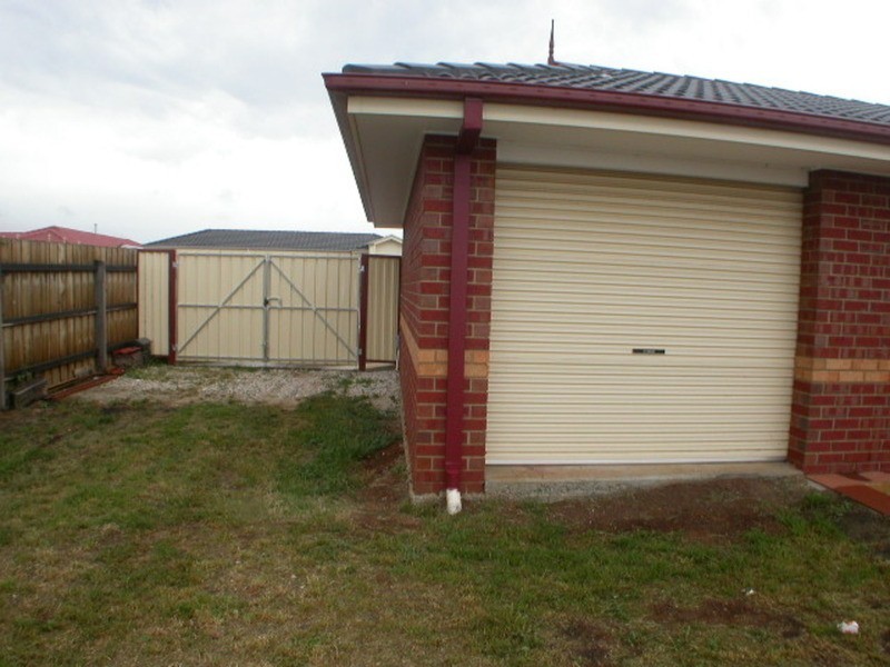 24 McLennan Avenue, Bacchus Marsh VIC 3340
