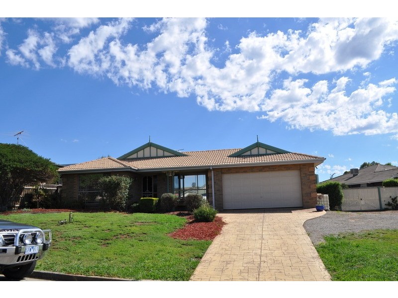 2 Rae Court, Bacchus Marsh VIC 3340