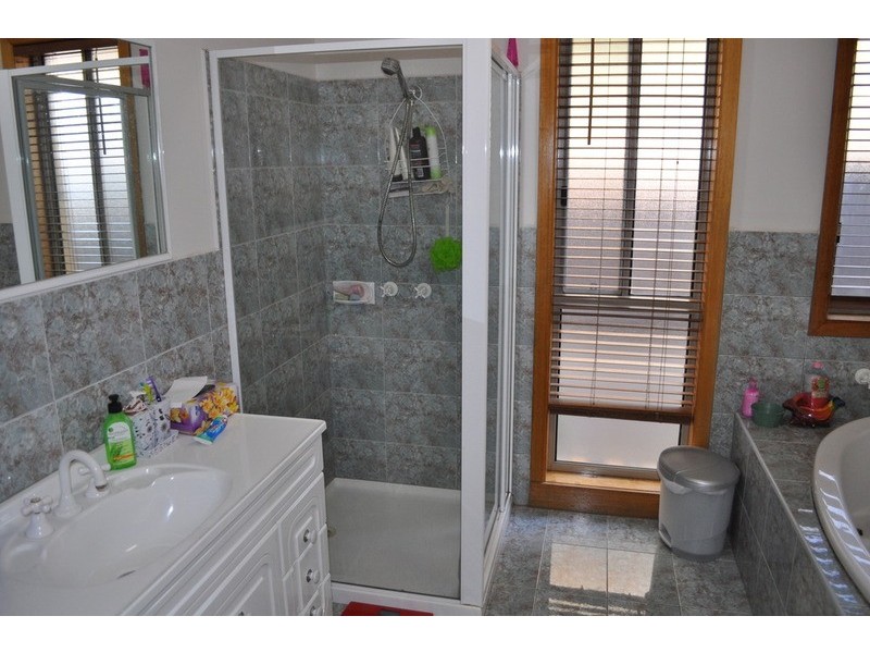 2 Rae Court, Bacchus Marsh VIC 3340