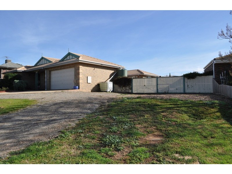 2 Rae Court, Bacchus Marsh VIC 3340