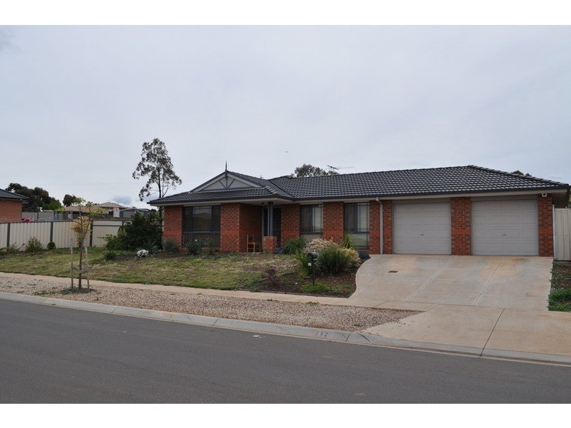 52 Grantleigh Drive, Bacchus Marsh VIC 3340