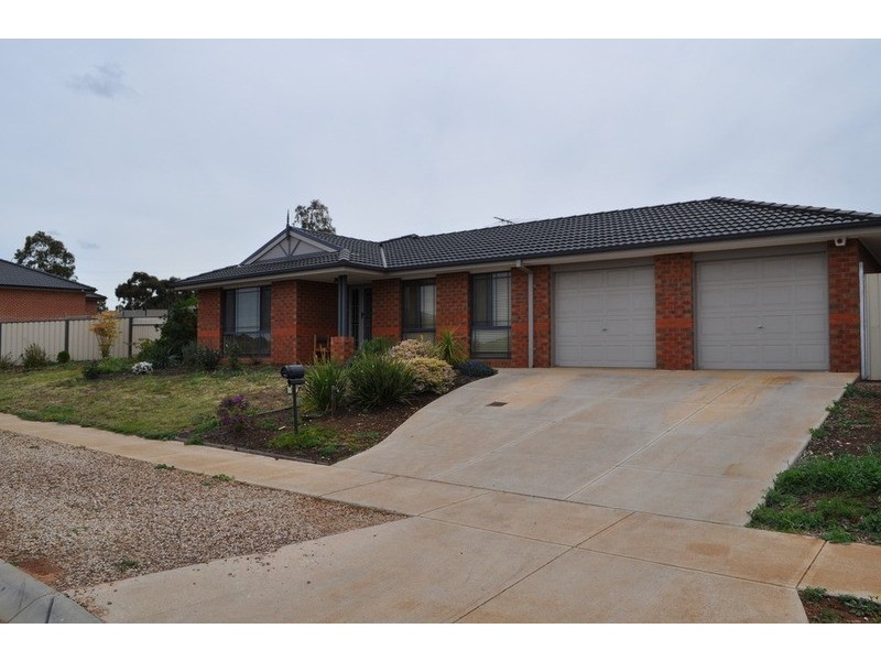 52 Grantleigh Drive, Bacchus Marsh VIC 3340
