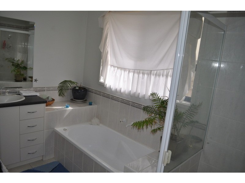 52 Grantleigh Drive, Bacchus Marsh VIC 3340