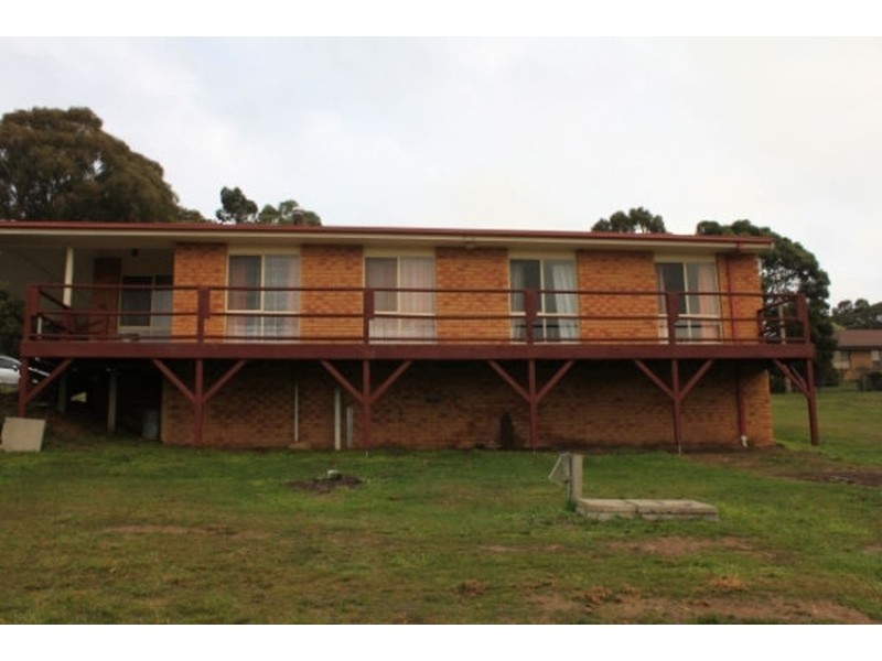 2 Hopwood Street, Gordon VIC 3345