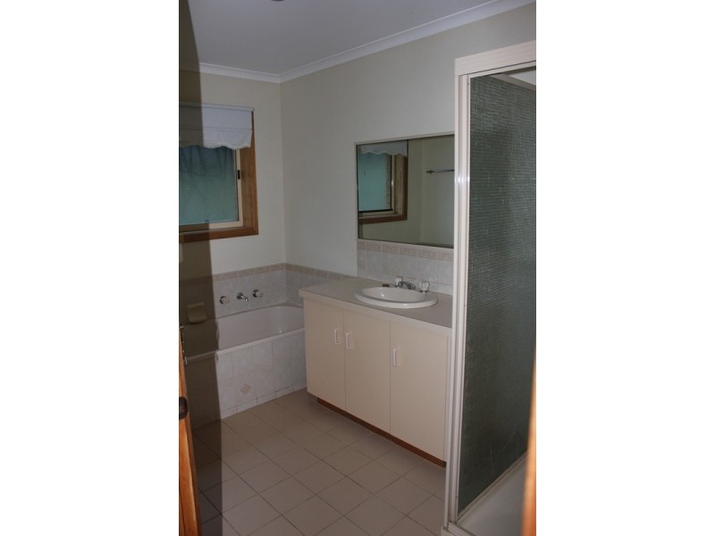 2 Hopwood Street, Gordon VIC 3345