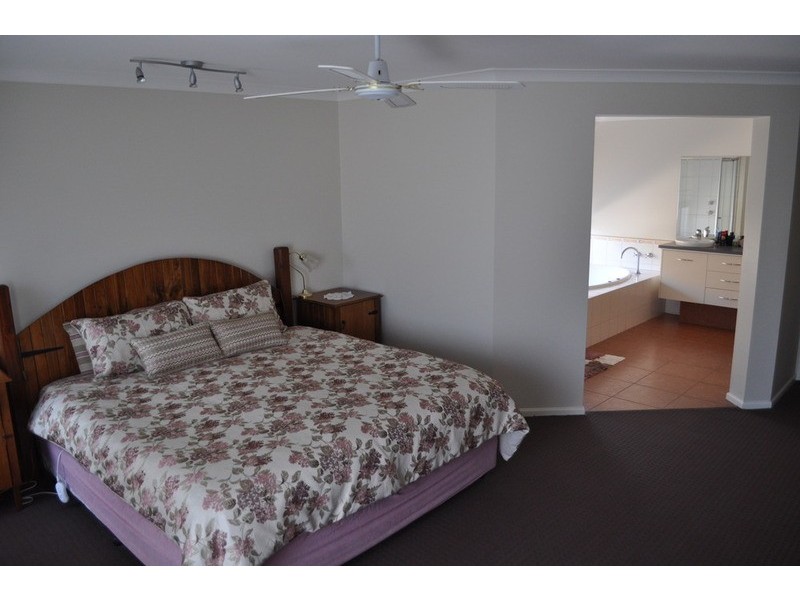 14 Grantleigh Drive, Bacchus Marsh VIC 3340