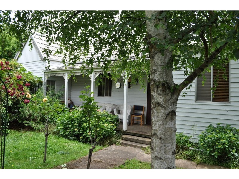 18 Blackwood Street, Ballan VIC 3342