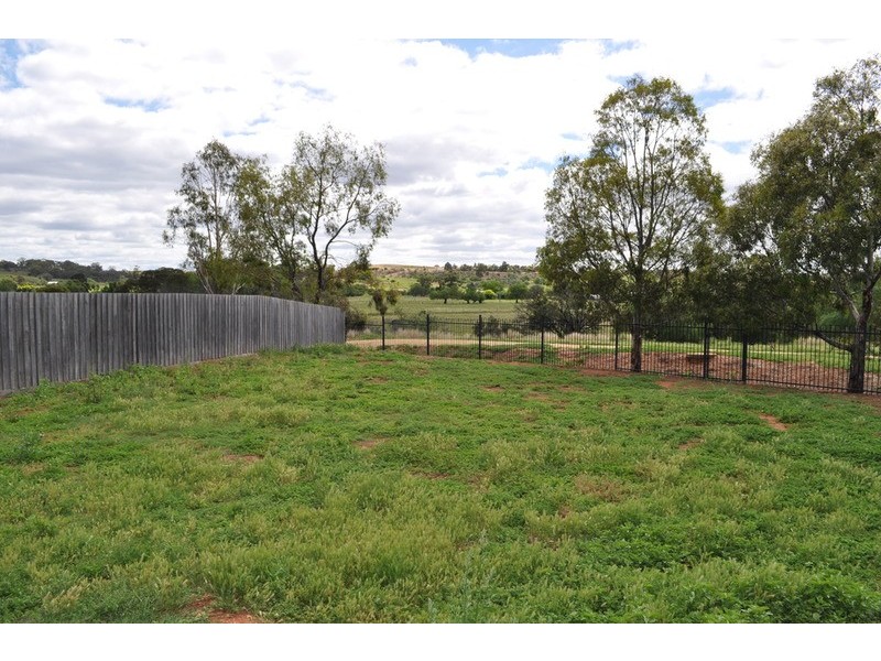 21 Cairns Drive, Bacchus Marsh VIC 3340